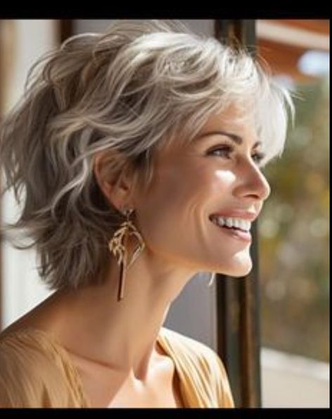 Grey Curly Hair, Silver Sisters, Messy Short Hair, Edgy Short Hair, Sassy Hair, Haircuts For Medium Hair, Haircuts For Fine Hair, Hair Clothes, Short Hair Haircuts