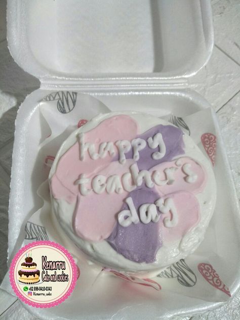 Teachers Day Bento Cake Design, Teachers Day Cake Ideas, Kue Hari Guru, Teachers Day Cake, Teacher Cakes, Hari Guru, Korean Cake, Bento Cake, Creative Birthday Cakes