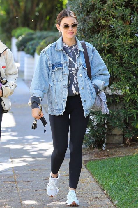 Oversize Jean Jacket Outfit, Oversized Jeans Jacket Outfit, Blue Denim Jacket Outfit Women, Oversize Denim Jacket Outfit, Oversized Jean Jacket Outfits, Cropped Jean Jacket Outfit, Jean Jacket Street Style, Oversized Jean Jacket Outfit, Denim Jacket Outfit Women