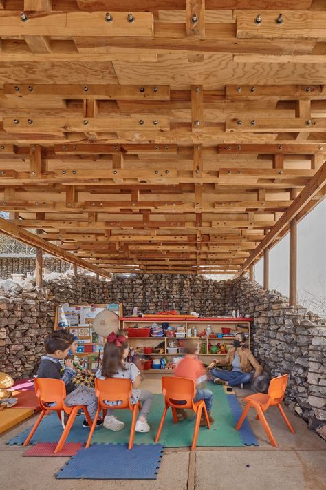 El Terreno is a community garden and educational center built exclusively with recycled materials used in our previous constructions. Communal Garden, Urban Community, Garden Community, Urban Garden Design, Community Design, Gifted Children, Industrial Garden, Composting Toilets, Mexico Design