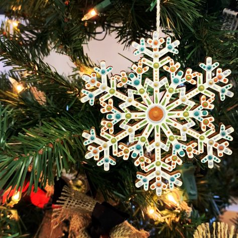 Painting Wood Snowflakes, Painted Snowflake Ornaments, Painted Snowflakes On Wood, Wooden Snowflakes Painted, Dot Painting On Wood, Dotted Ornaments, Wood Snowflake Ornaments, Snowflake Painting, Kids Crafts To Sell