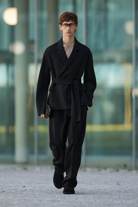 Ermenegildo Zegna | Ready-to-Wear Autumn 2021 | Look 38 Outfit Elegantes, Zegna Men, Clothing Outfits, Fashion Suits For Men, Black Suit, Style Clothes, Men Fashion Casual Outfits, Ermenegildo Zegna, Mens Winter Fashion