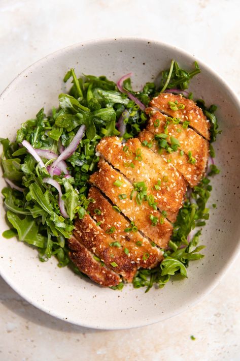 crispy chicken with arugula - the palatable life Chicken With Arugula, The Palatable Life, Palatable Life, American Recipes, Southern Fried Chicken, American Dishes, Arugula Salad, Breaded Chicken, Juicy Chicken