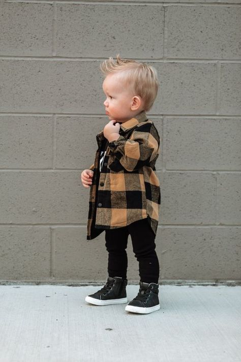 Boys' Spring 2024 Fashion Trends: Stylish & Comfortable Outfits Spring Boys Outfits, Todler Outfits For Boys, Little Boys Outfit Ideas, Spring Baby Boy Outfits, Boys Trendy Outfits, Baby Style Boy, Toddler Boy Spring Outfits, Baby Boy Style Outfits, Toddler Style Boy