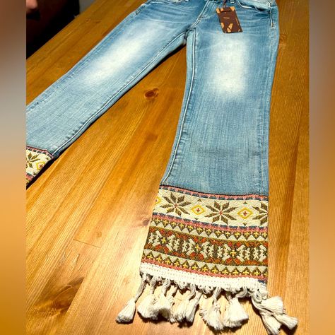 Anthro Embroidered Jeans Bought Second Hand With Original Tags~ Never Worn W25xl26 Boho Jeans Diy, Appliqued Jeans, Embroidered Jeans Diy, Beaded Jeans, Jeans Upcycle, Applique Jeans, Camera Lamp, Womens White Jeans, Boho Patchwork