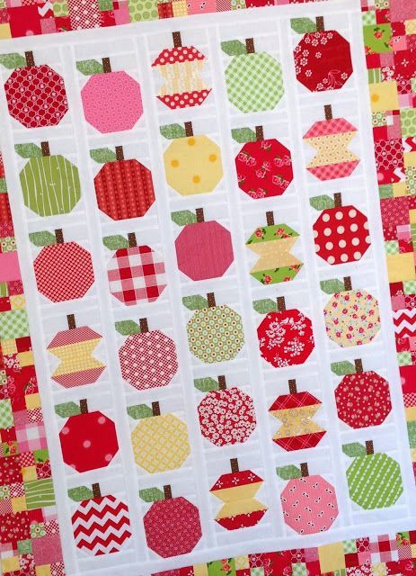 What a cute apple quilt! The pattern is from Lori Holt's book called Quilty Fun. Apple Quilt, Fruit Quilt, Themed Quilts, Red Brolly, Snowball Quilts, Fun Fruit, Trendy Sewing Projects, Lori Holt, Cute Quilts