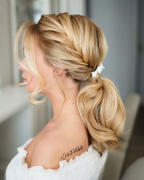 Side Braid and Low Pony for Bridesmaids Side Ponytail Wedding, Bridesmaid Ponytail, High Ponytail Tutorial, Wedding Hair Tips, Bridesmaid Hair Braid, Wedding Ponytail, Cute Wedding Hairstyles, Pretty Ponytails, Hair Education