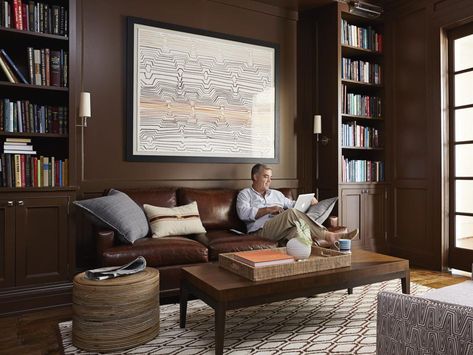 Brown Home Office With Leather Sofa Beauty Office, Brown Room, Working Room, Library Bedroom, Classic Library, Office Renovation, Home Library Design, Man Room, Dark Walls