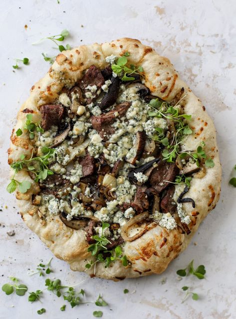 Grilled Steakhouse Pizza - Grilled Steak Pizza with Gorgonzola Smoked Brisket Meal Ideas, Leftover Smoked Brisket Ideas, Brisket Meat Recipes, Leftover Burnt Ends Recipes, Healthy Brisket Recipes, Recipes Using Brisket Meat, Brisket Dinner Ideas, Leftover Bbq Brisket Recipes, Leftover Brisket Recipes Healthy