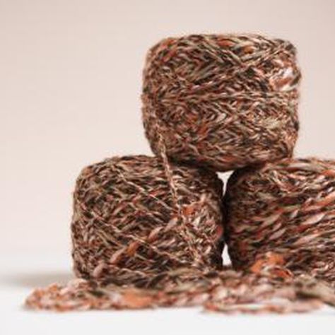 Use yarn as a material when making tumbleweed crafts. Wild West Birthday Party, Wild West Birthday, Slp Activities, Wreath Base, Cowboy Party, School Play, Easy Craft Projects, Crafts Projects, The Stage