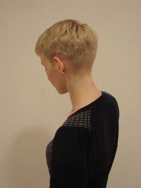 Pixie Back View, Pixie Back, Brunette Ideas, Short Hair Back View, Short Back And Sides, Buzzed Hair Women, Hairstyles Brunette, Super Short Haircuts, Hair Front