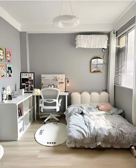 Bedroom Design Aesthetic, Aesthetic Bedroom Posters, Bedroom Pink Aesthetic, Aesthetic Bedroom Ideas Cozy, Aesthetic Room Decor Diy, Room Posters Aesthetic, Pink Aesthetic Bedroom, Budget Aesthetic, Cozy Aesthetic Bedroom