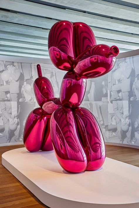 Jeff Koons Balloon Dog, Koons Balloon Dog, Summer Smoothies, Jeff Koons, Museums In Paris, Heart Red, Installation Design, Popular Art, Balloon Dog