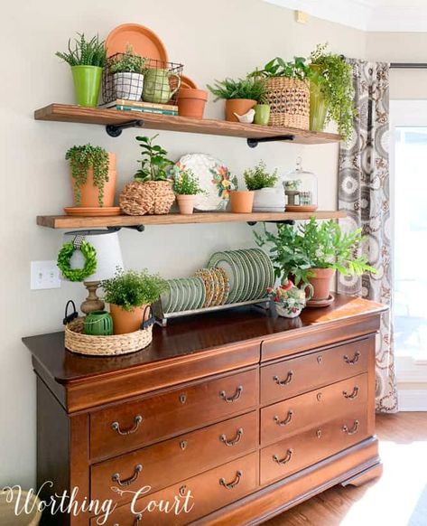 Terra Cotta Pots, Buffet Ideas, Spring House, Table Entryway, Upcycle Garden, Bird Bath Garden, Dining Room Makeover, Room Garden, Garden Whimsy