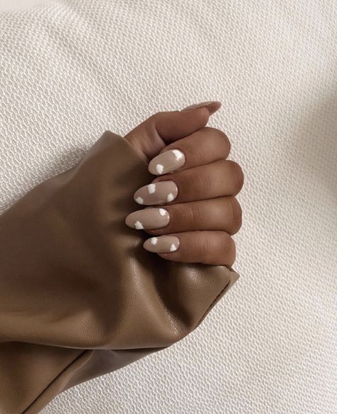 Minimal Nail Ideas, Cloud Nail Art, Comic Book Nails, Natural Wedding Nails, Cloud Nails, Short Round Nails, Cloud Aesthetic, Tan Nails, Cute Cloud