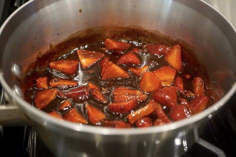 Easy Strawberry Balsamic Glazed Chicken - Dish It Girl Recipe Box Strawberry Chicken Recipes, Strawberry Glaze Recipe, Recipe With Strawberries, Strawberry Chicken, Balsamic Glazed Chicken, Easy Chicken Recipe, Strawberry Balsamic, Recipe Girl, Balsamic Chicken