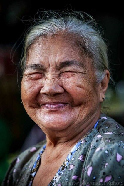 Old Woman Laughing, Old Lady Reference, Laughing Portrait, Weird Smile, Smile Woman, Smile Portrait, Joyful Expression, Womans Face, People Smiling