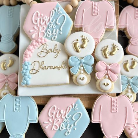 Gender Reveal Decorated Cookies, Twin Gender Reveal Cookies, Gender Reveal Cookies Ideas Simple, Gender Reveal Cookies Ideas, Gender Reveal Royal Icing Cookies, Gender Reveal Sugar Cookies, Gender Reveal Iced Cookies, Gender Reveal Stuffed Cookies, Royal Cookies