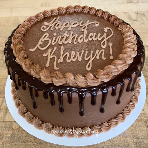 Chocolate Round Birthday Cake, Round Birthday Cakes For Men, Buttercream Drip Cake, Buttercream Drip, Chocolate Birthday Cake Decoration, Round Birthday Cakes, Chocolate Decor, Chocolate Cake Designs, Big Chocolate