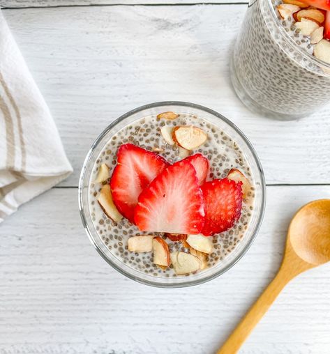 Naturally Sweetened Vanilla Chia Pudding Chia Seed Breakfast Pudding, Chia Seed Breakfast, Vanilla Chia Seed Pudding, Breakfast Pudding, Vanilla Chia Pudding, Chia Benefits, Chocolate Peanut Butter Smoothie, Processed Sugar, Chia Seed Pudding