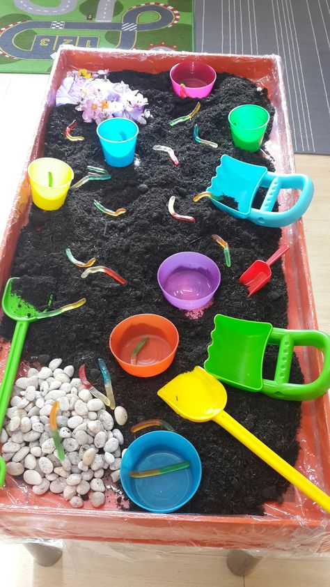 Garden Theme Sensory Play, Soil Sensory Bin, Nursery Garden Activities, Soil Activities For Preschool, Soil Activity, Soil Activities, Garden Sensory, Toddler Garden, Spring Preschool Activities