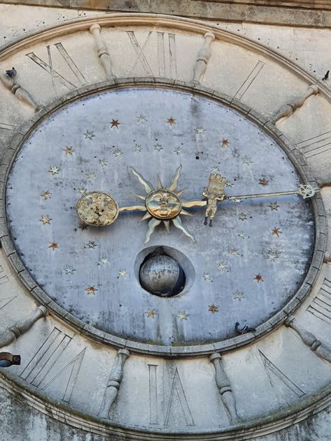 golden sundial with lightblue background, in este, italy. #italy #aesthetic #antique #italia #sundial #golden Sundial Aesthetic, Aesthetic Antique, Oc Moodboard, Sun Dial, Cool Clocks, Italy Aesthetic, Golden Sun, Aesthetic Gif, Mood Boards