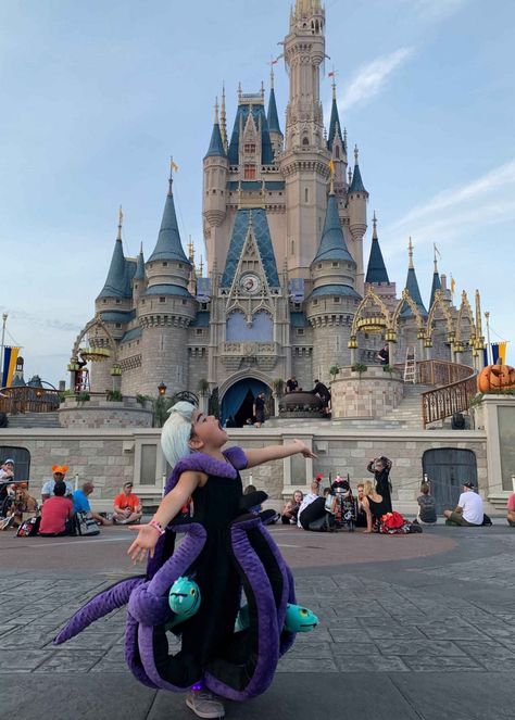 Coolest Homemade Ursula Sea Witch Costume for a Girl Ursula Costume Ideas, Diy Ursula Costume, Ursula Sea Witch, Sea Witch Costume, Tulip Fabric Paint, Ursula Costume, Beautiful Ball Gowns, Witch Characters, Homemade Costumes