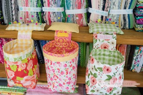 Thread Catcher Pattern, Diy Pincushion, Sewing Videos, Thread Catcher, Pin Cushions Patterns, Sewing Room Organization, Small Sewing Projects, My Sewing Room, Fun Craft