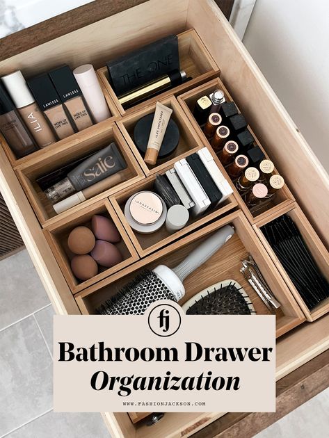 Bathroom Drawer Organization Ideas, Deep Drawer Organization, Bathroom Drawing, Bathroom Vanity Organization, Bathroom Vanity Drawers, Bathroom Drawer Organization, Bathroom Counter Organization, Dresser Drawer Organization, Bathroom Storage Hacks