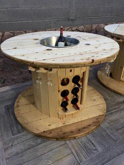 Wooden Spool Tables, Spool Furniture, Spool Tables, Wood Spool, Home 2023, Diy Holz, Wooden Spools, Pallet Furniture Outdoor, Outdoor Summer