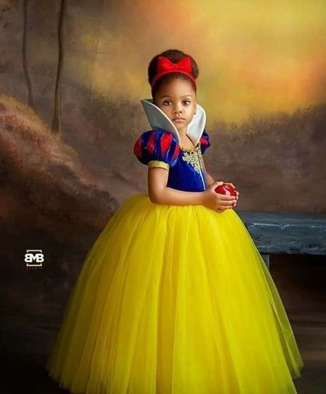 Peacock Costume Kids, Pretty Brown Girl, Toddler Poses, Toddler Pictures, Disney Dress Up, Toddler Photoshoot, Snow White Dresses, Disney Dress, Snow White Party