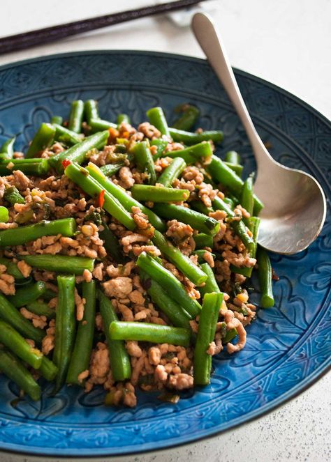 Beans and pork mince stir fry is the Japanese version of Chinese style dish which goes so well with rice. It's not as oily as Chinese style with milder spices. Beef Snacks, Bagoong Alamang, Pork Mince Recipes, Beans Recipes, Pad Thai Sauce, Minced Pork, Bean Recipe, Chinese Vegetables, Mapo Tofu