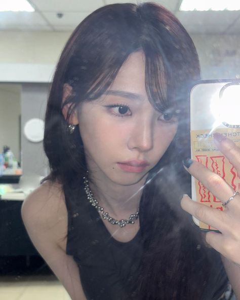 karina aespa selca instagram update icon pfp
#karina #카리나 #aespa Music Festival Outfit, Aespa Karina, Indie Pop Music, October 19, Black Mamba, Korean Hairstyle, Just Girl Things, Music Playlist, Simple Makeup