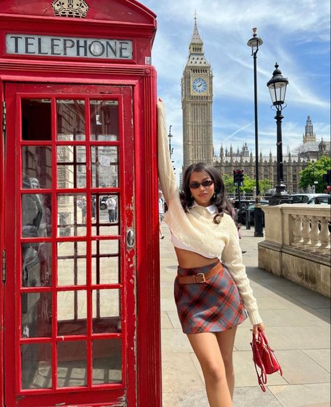 London Trip Outfit, London Pictures Ideas, Outfits For London, London Outfit Ideas, London Photo Ideas, Photoshoot London, London Photoshoot, Red Telephone, Aesthetic London