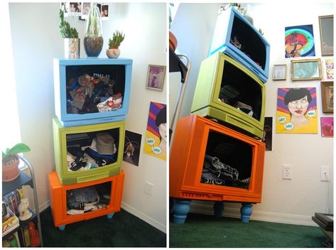 ReFab Diaries: Upcycle: Old appliances, big and small Recycle Old Tv, Youth Room, Modern Library, Bookshelves Diy, Upcycle Recycle, Old Tv, Repurposed Furniture, Kids' Room, My New Room