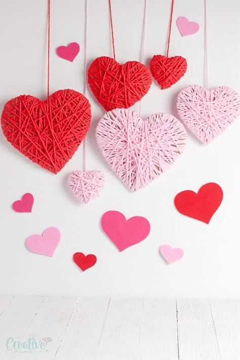 Valentine's Backdrop, Valentines Backdrop, Yarn Hearts, Backdrop Easy, Keto Valentines, Printable Heart Template, Valentine Backdrop, Saint Valentin Diy, Valentines Bricolage