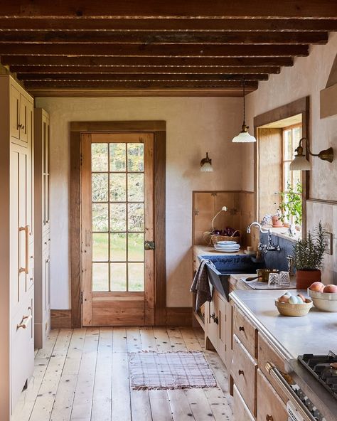 Tara Mangini & Percy Bright (@jerseyicecreamco) • Instagram photos and videos Jersey Ice Cream Co, Soapstone Kitchen, Cozy Cottage Kitchen, Interior Design Advice, Cottage Kitchens, Cottage In The Woods, Cottage Design, Cottage Kitchen, Moving House