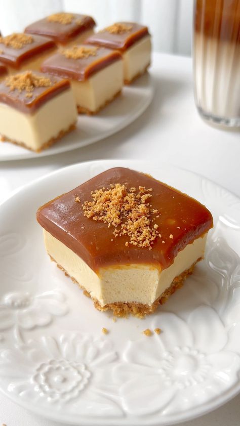 Caramel Cheesecake Cubes كريم كراميل, Resipi Kek, Caramel Cheesecake, Makanan Diet, Cream Cheese Recipes, حلويات صحية, Sweet Snacks Recipes, Think Food, Easy Baking Recipes