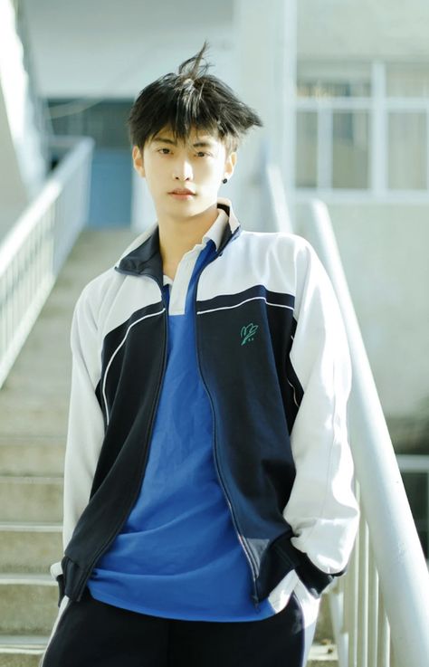 School Sports Outfits, Chinese High School, Japanese High School Uniform, Zhang Bin Bin, Boys School Outfits, Bin Bin, Japanese Uniform, High School Uniform, Japanese High School