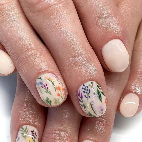 Caroline Moyes on Instagram: "Little baby wildflowers💕 • • #nails #nailsnailsnails #nailsofinstagram #utahcountynails #utahnailtech #americanforknails #gelpolish #handpaintednailart #creativenails #detailednails #nailart #trendynails #winternails #utahnails #holidaynails #flowernails #wildflowernails #wildflowers #tinyflower" Nail Art Wild Flowers, Floral Nails Aesthetic, Wildflower Nails Acrylic, Wedding Nails Colorful, Floral Pastel Nails, Flower And Heart Nails, Watercolor Floral Nails, Wedding Nails For Bride Flowers, Garden Wedding Nails