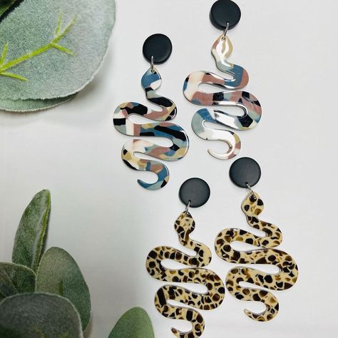 Resin Things, Clay And Resin, Snake Lovers, Polymer Clay Jewelry Tutorials, Diy Jewlery, Earrings Clay, Polymer Clay Jewelry Diy, Resin Jewellery, Snake Jewelry