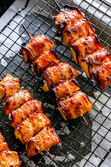 Bacon Wrapped Chicken Skewers, Bacon Appetizer, Grilled Bacon, Bacon Wrapped Chicken Bites, Grilled Kabob Recipes, Bacon On The Grill, Chicken Appetizers, Bbq Bacon, Wrapped Chicken