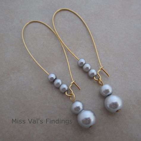 Long kidney earwires can also be embellished on the front side of the wire for a more customized look. Available in silver and gold plated in various package sizes.  www.etsy.com/shop/missvalsfindings www.stores.ebay.com/Miss-Vals-Creations www.amazon.com/shops.missvalsjewelrymakingsupplies Kidney Earrings Ideas, Earrings Packaging Ideas, Kidney Ear Wire Earrings, Lexington South Carolina, Anting Manik, Jewelry Making Wire, Earring Styles, Beaded Earrings Diy, Diy Wire Jewelry