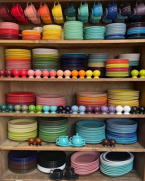 DISHES-1 - Home Tweet Home Decor Fiestaware Display Ideas, Fiesta Ware Colors, Fiesta Ware Dishes, Apartment Needs, Dish Display, Homer Laughlin China, Fiesta Dinnerware, Vintage Kitchenware, Antique Mall