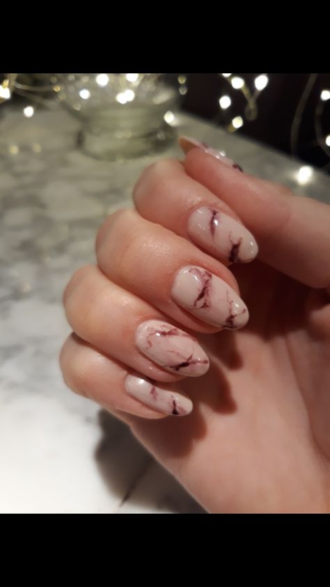 Punk Marble Nails, Nail Art Maroon Marble, Maroon Marble Nails, Nail Inspo Marble, Black Marble Nail Designs, White Marble Nails, Nail Art Motif, Maroon Nail Art, Black Marble Nails