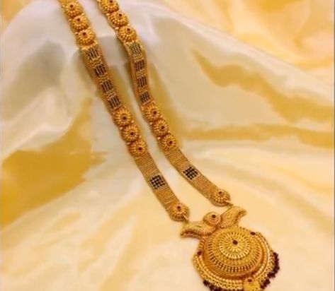 Long Ghantan Design Gold, Long Gold Mangalsutra Designs, Ganthan Design Gold Long, Ganthan Design, Cloth Folds, Long Mangalsutra, Pretty Gold Necklaces, Mughal Jewelry, Variety Food