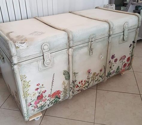 Decupage Furniture, Vintage Trunk Makeover, Vintage Trunks Makeover, Antique Trunk Makeover, Cedar Chest Redo, Diy Old Furniture Makeover, Old Furniture Makeover, Trunk Makeover, Suitcase Decor