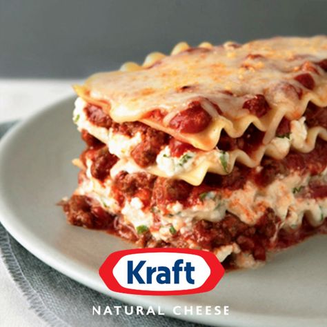 Discover the only lasagna recipe you’ll ever need! Continue reading to learn how to make this meaty, cheesy, crowd-pleasing Simply Lasagna Recipe tonight. Simply Lasagna, How To Make Lasagna, Slow Cooker Lasagna, Lasagne Recipes, Cheese Lasagna, Natural Cheese, No Noodle Lasagna, Kraft Recipes, Pizza Hut