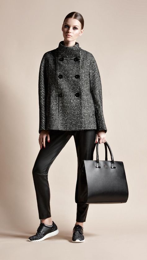 Cinzia Rocca Fall Winter 2015 - 2016 Woman Winter Coat, Coat Outfits For Women, Cinzia Rocca, Mode Mantel, Coat Fashion, 가을 패션, Winter Looks, Luxury Outfits, Casual Chic