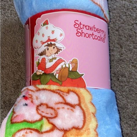 Strawberry Shortcake Throw Brand New Strawberry Shortcake Stuff, Berry Shortcake, Strawberry Shortcake Cartoon, Strawberry Shortcake Cake, Hello Kitty Rooms, Strawberry Baby, Strawberry Decorations, Strawberry Shortcake Doll, Vintage Strawberry Shortcake